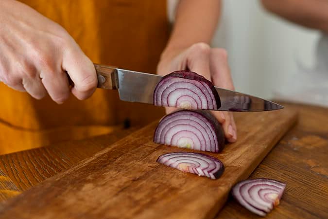 why onion chopping makes you weep